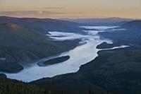 Живописный вид на реку Юкон (Yukon River) около го