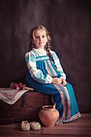 Девочка в русской народной одежде