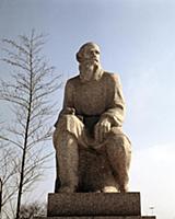 Памятник Л.Н. Толстому. Сельское хозяйство и сельс